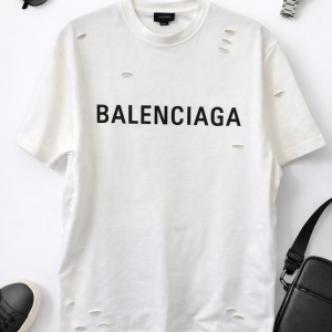 Tricou Balenciaga – Stil urban cu design modern