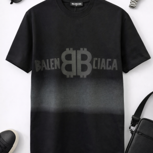 Tricou Balenciaga – Design modern cu impact vizual puternic